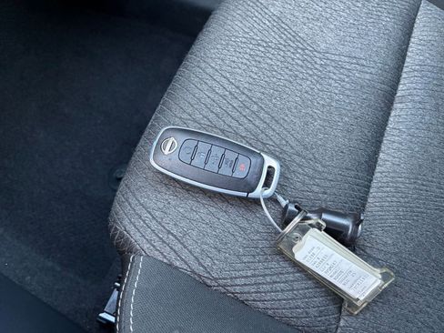 Used 2025 Nissan Rogue SV image 21