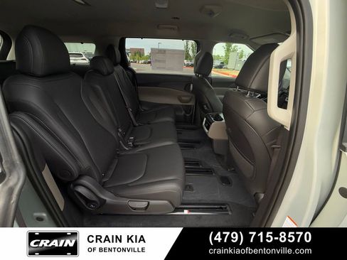 New 2026 Kia Carnival EX FWD image 33