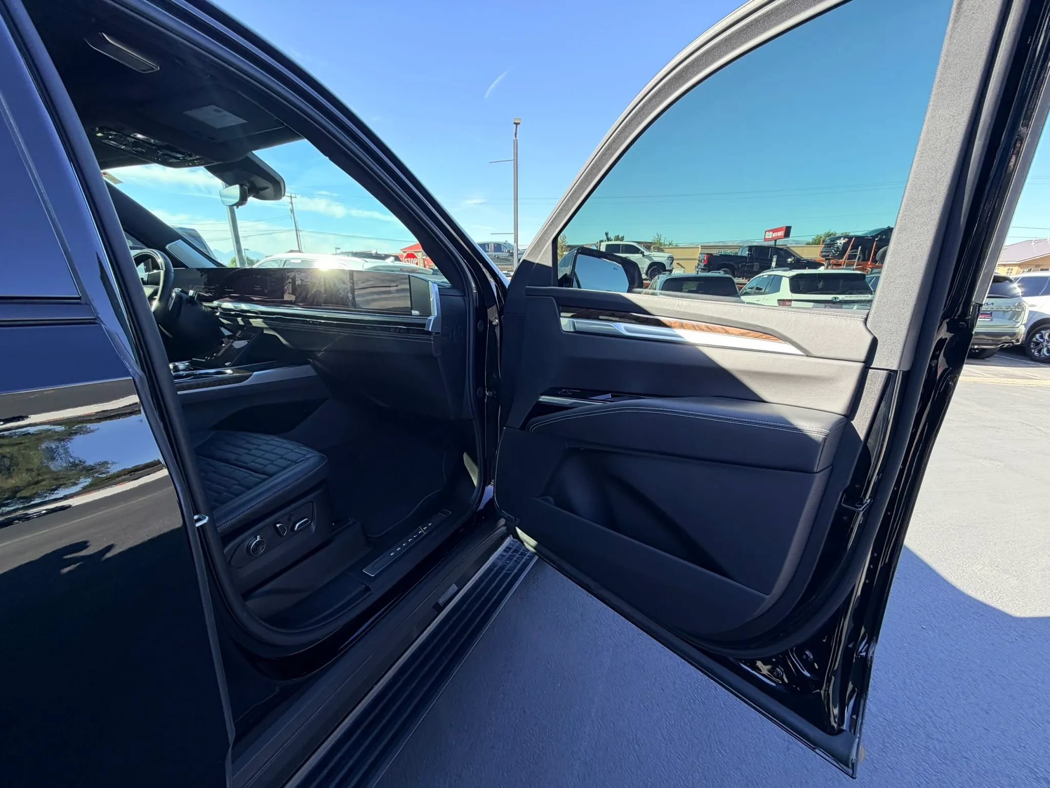 Used 2025 Cadillac Escalade ESV Sport Platinum AWD/4WD image 31