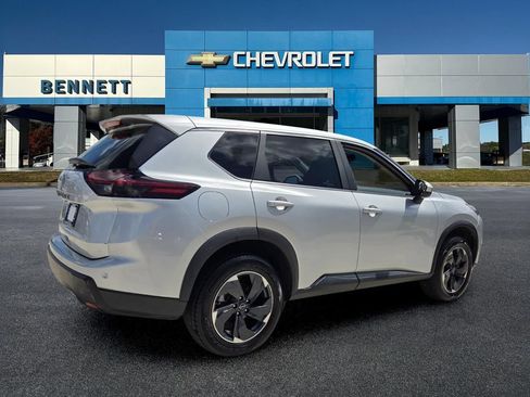 Used 2025 Nissan Rogue SV FWD image 7
