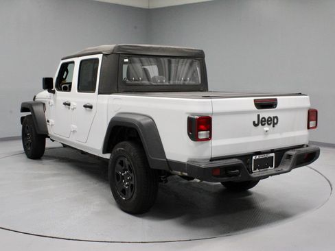 Used 2025 Jeep Gladiator Sport AWD/4WD image 8