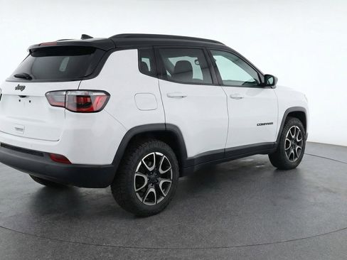 Used 2025 Jeep Compass Trailhawk AWD/4WD image 7