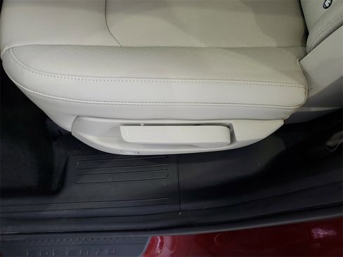 Certified 2025 Kia Sorento S image 16