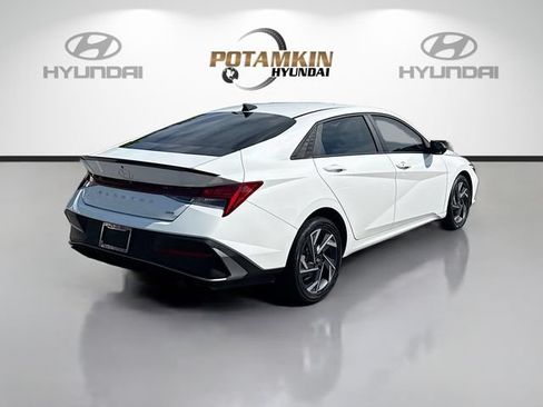 Certified 2025 Hyundai Elantra SEL FWD image 5