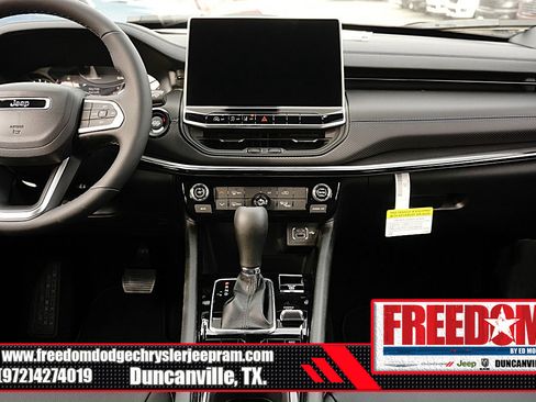 New 2026 Jeep Compass Latitude image 19