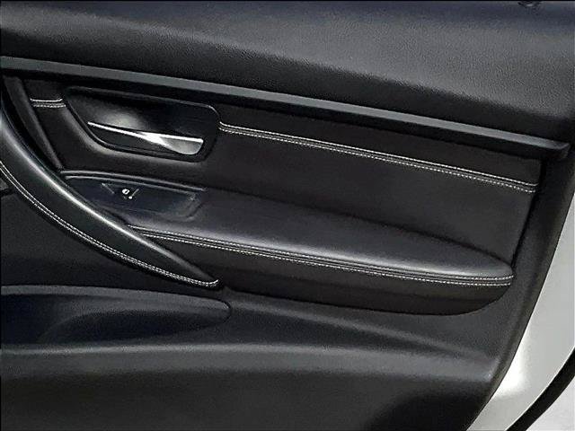 Used 2017 BMW M3 RWD image 15