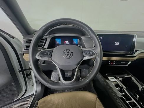 Used 2024 Volkswagen Atlas Cross Sport SE image 14