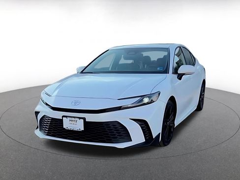 Used 2025 Toyota Camry SE image 7