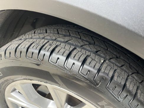 Certified 2024 Ford Explorer Limited w/ Limited Technology Package AWD/4WD image 3