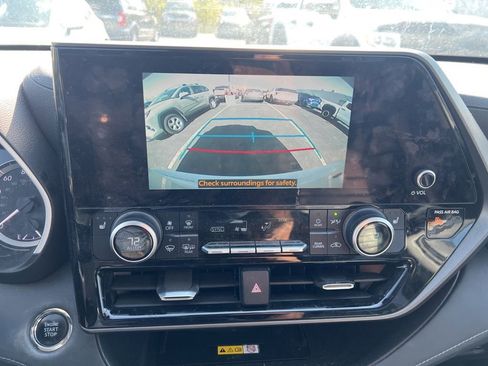 Used 2023 Toyota Highlander XLE AWD/4WD image 8