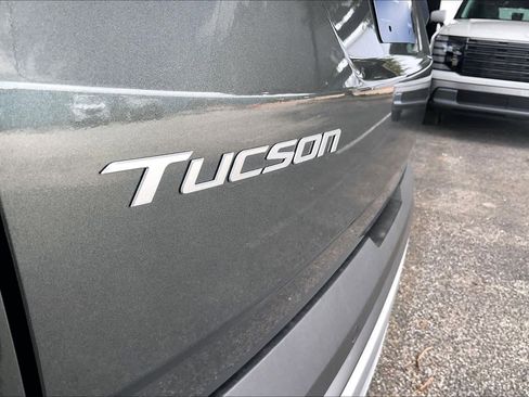 Certified 2025 Hyundai Tucson Limited AWD/4WD image 10