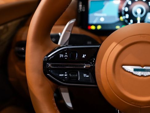 Used 2024 Aston Martin DB12 Convertible image 28