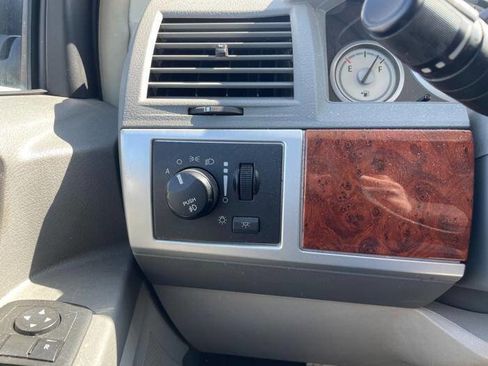 Used 2008 Chrysler Town & Country Touring image 36