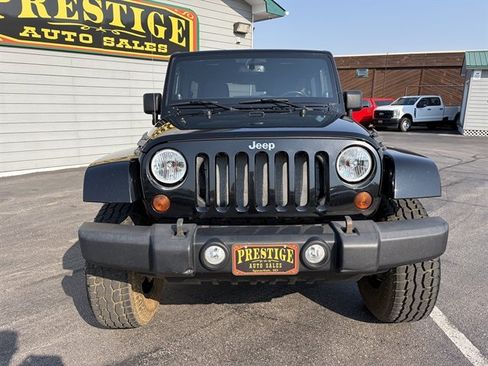 Used 2013 Jeep Wrangler Unlimited Sahara w/ Connectivity Group AWD/4WD image 3