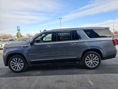 Used 2022 GMC Yukon XL Denali image 6