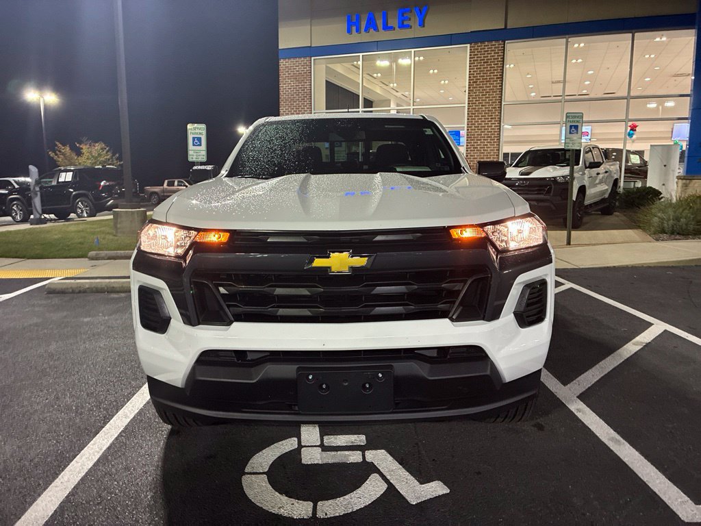 Used 2026 Chevrolet Colorado LT RWD image 2