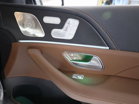 Used 2025 Mercedes-Benz GLS 450 4MATIC w/ AMG Line Exterior image 55