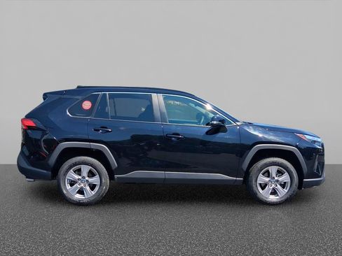 Used 2025 Toyota RAV4 XLE AWD/4WD image 7
