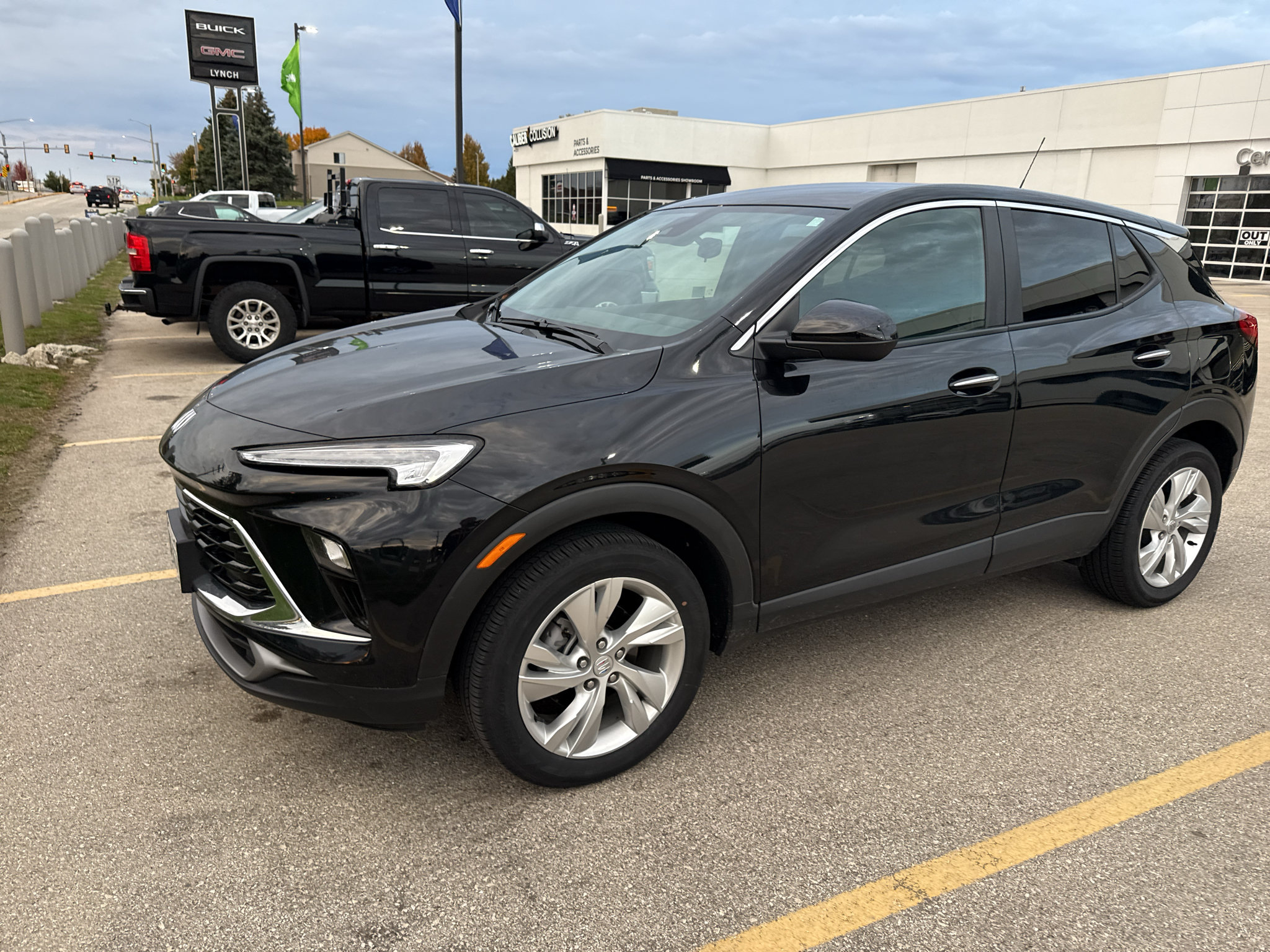 Used 2024 Buick Encore GX Preferred FWD image 2