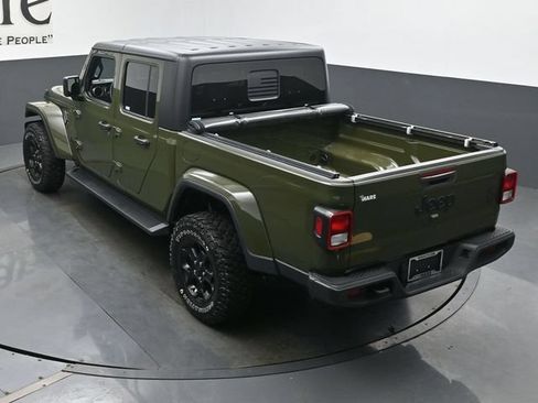 Used 2023 Jeep Gladiator Sport AWD/4WD image 39