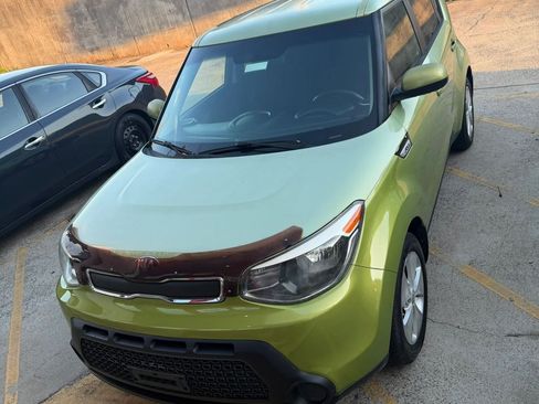 Used 2015 Kia Soul FWD image 1