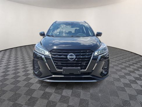 Used 2023 Nissan Kicks SR w/ SR Premium Package FWD image 2