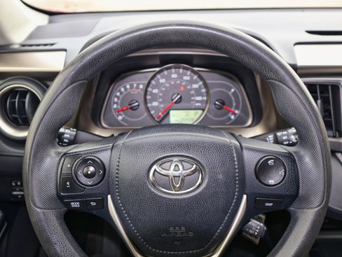 Used 2014 Toyota RAV4 LE image 17