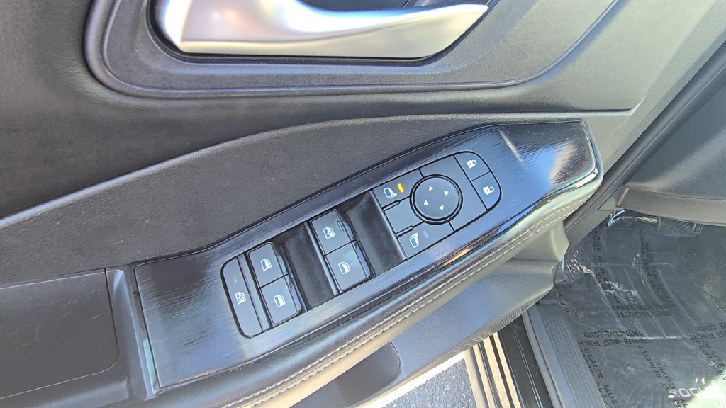 Used 2025 Nissan Rogue SV AWD/4WD image 10