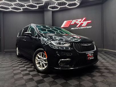 Used 2022 Chrysler Pacifica Touring-L