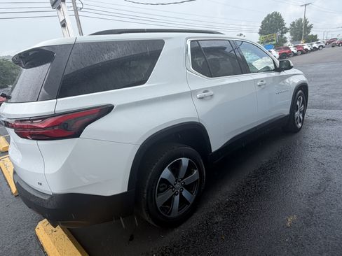 Used 2023 Chevrolet Traverse LT w/ LT Premium Package AWD/4WD image 4