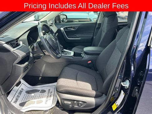 Used 2025 Toyota RAV4 XLE AWD/4WD image 2