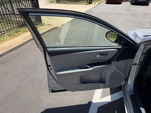 Used 2016 Toyota Camry SE FWD image 24