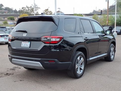 Certified 2024 Honda Pilot EX-L image 4