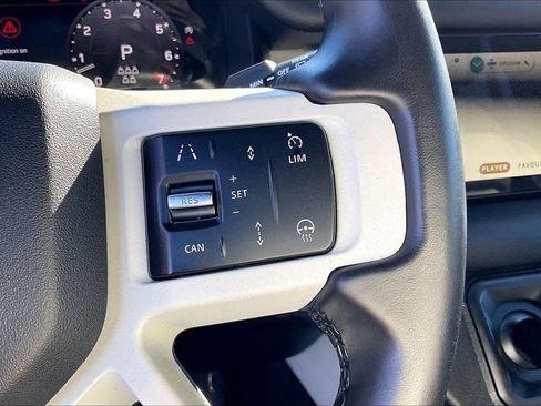 Used 2024 Land Rover Defender 110 X-Dynamic SE image 15