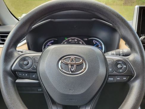 Used 2024 Toyota RAV4 XLE w/ Convenience Package AWD/4WD image 11