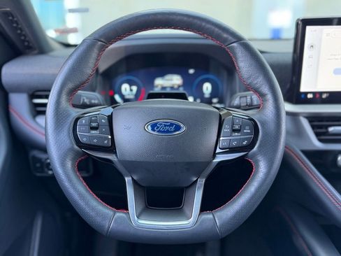 Used 2025 Ford Explorer ST-Line image 9