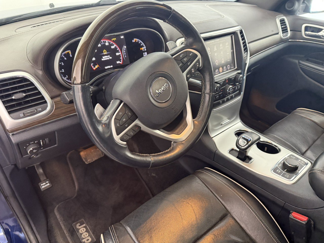 Used 2014 Jeep Grand Cherokee Overland w/ Advanced Technology Group AWD/4WD image 18