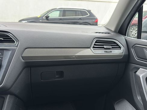 Used 2023 Volkswagen Tiguan SE image 11