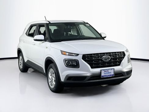 Used 2024 Hyundai Venue SE image 3
