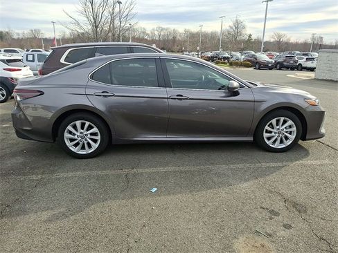 Used 2022 Toyota Camry LE image 7