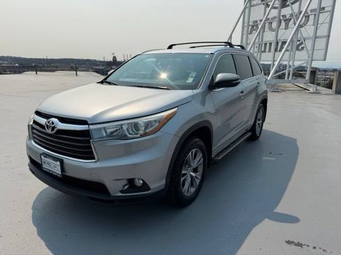 Used 2015 Toyota Highlander XLE AWD/4WD image 7