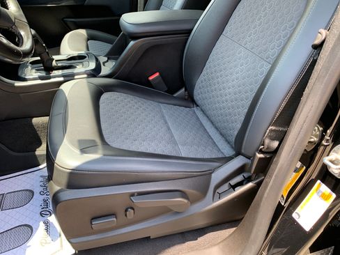Used 2019 Chevrolet Colorado Z71 w/ Z71 Midnight Edition AWD/4WD image 15