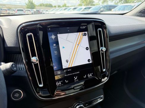 Used 2019 Volvo XC40 T4 R-Design FWD image 21