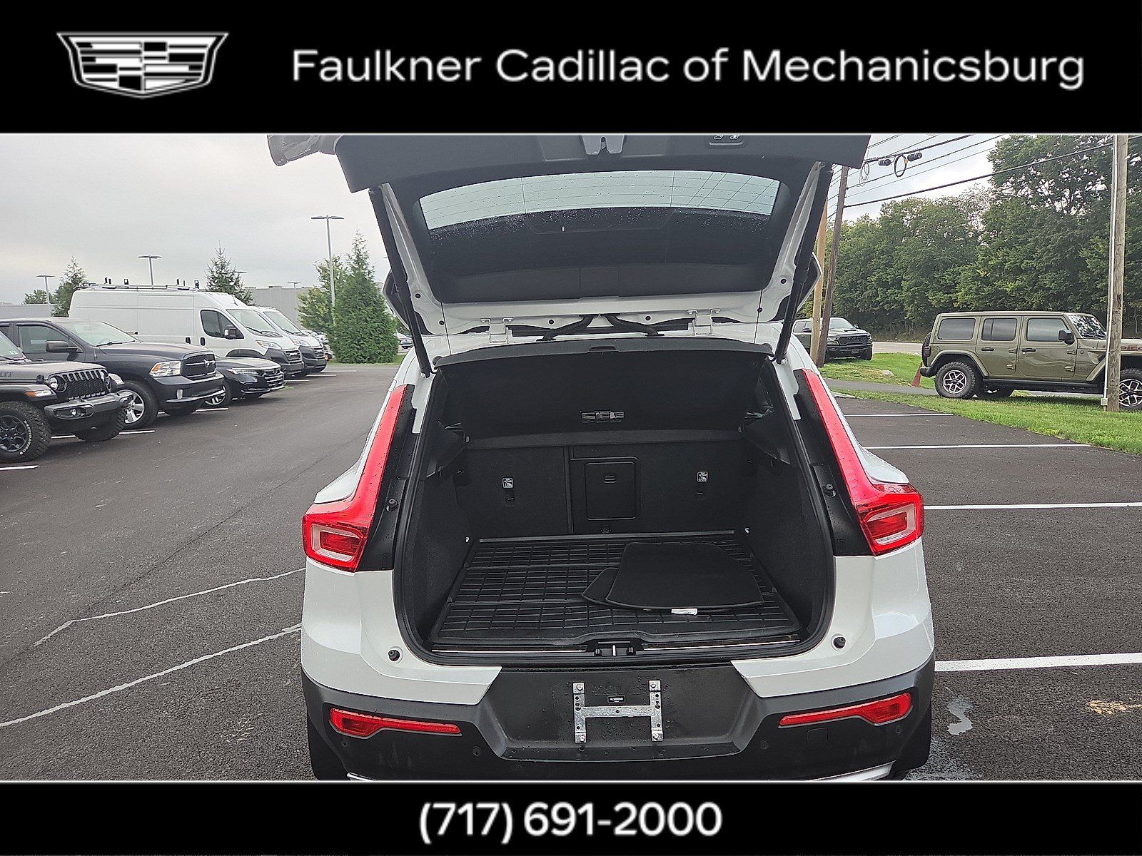 Used 2024 Volvo XC40 B5 Plus w/ Protection Package Premier AWD/4WD image 24