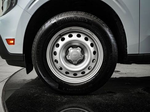 Used 2025 Ford Maverick XL image 13