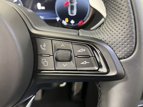 Used 2025 Alfa Romeo Stelvio Sprint w/ Convenience Package image 22
