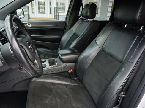 Used 2017 Jeep Grand Cherokee Altitude AWD/4WD image 22