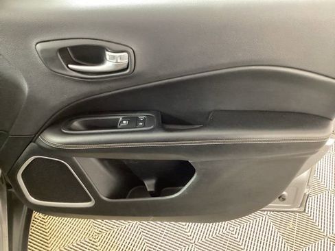 Used 2018 Jeep Compass Latitude w/ Popular Equipment Group image 18