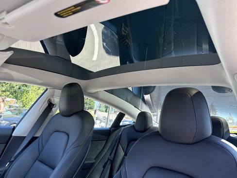 Used 2022 Tesla Model 3 Long Range AWD/4WD image 19