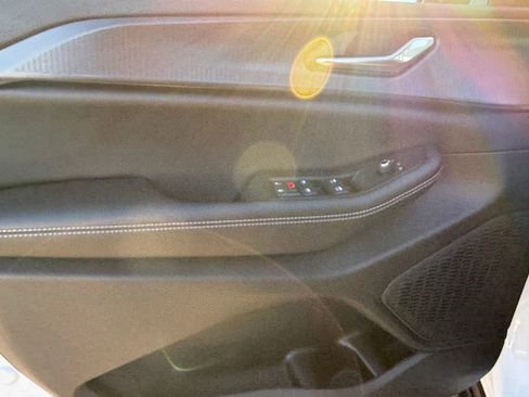 New 2025 Jeep Grand Cherokee Altitude image 10